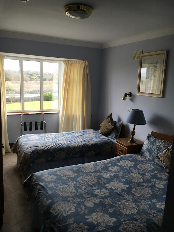 Seashore Lodge Guesthouse กัลเวย์ ภายนอก รูปภาพ