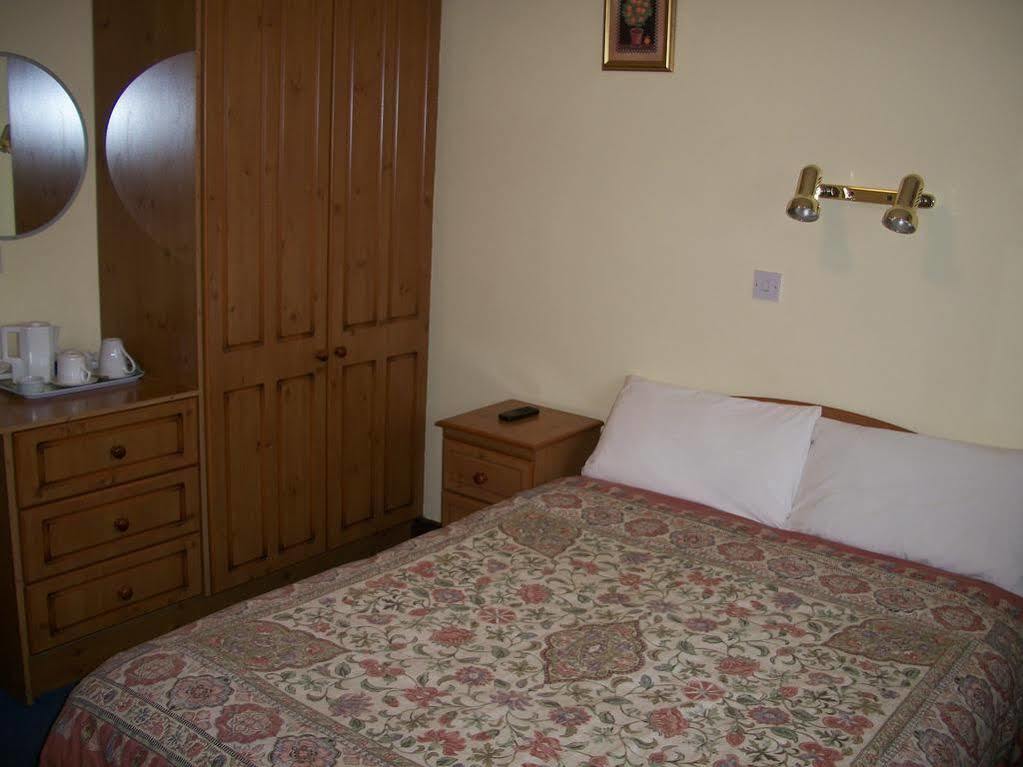 Seashore Lodge Guesthouse กัลเวย์ ภายนอก รูปภาพ